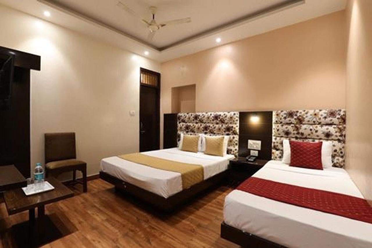 Amrit Hotel New Delhi Exterior photo