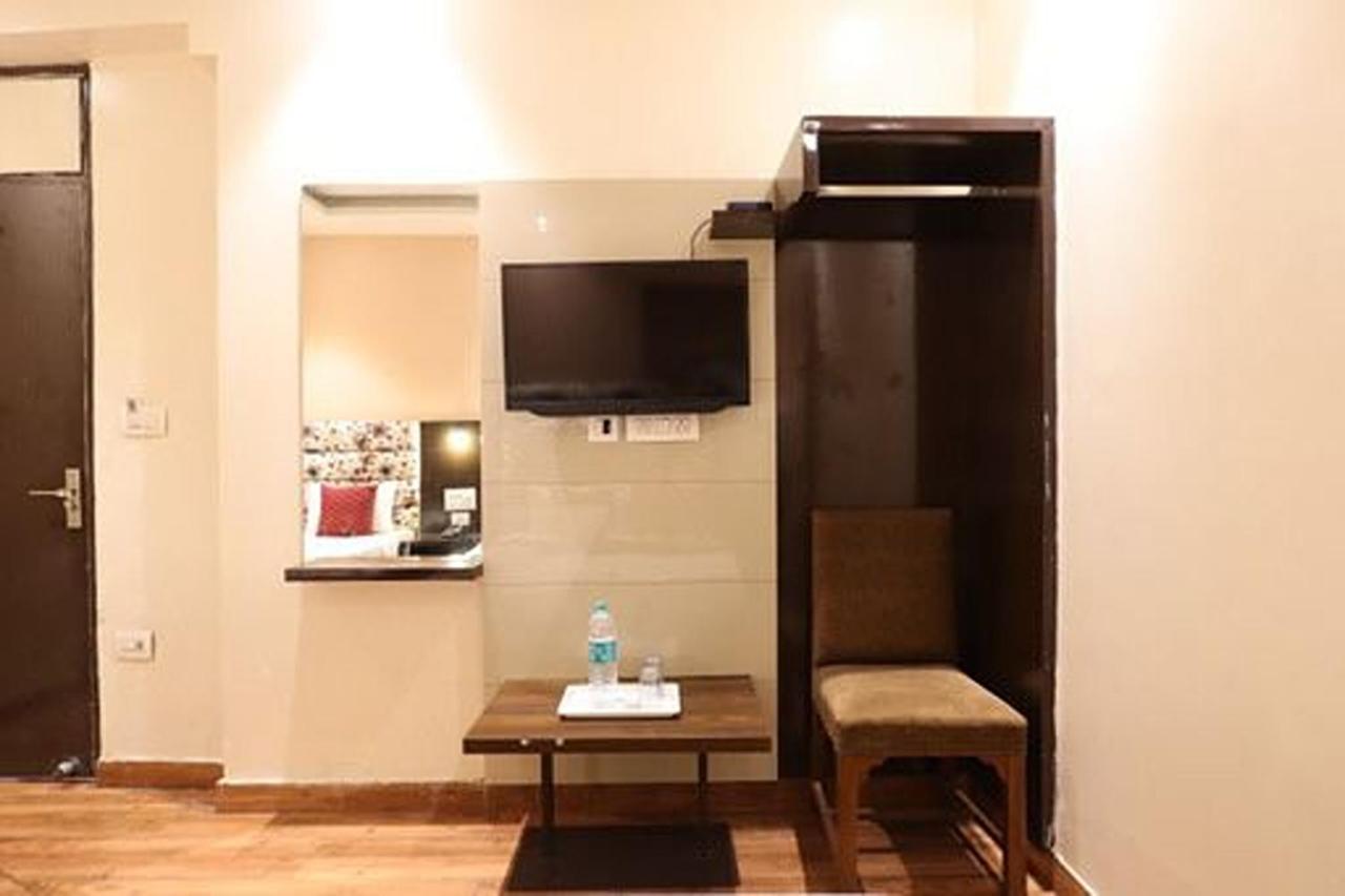 Amrit Hotel New Delhi Exterior photo